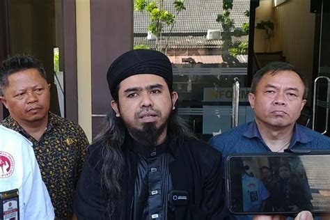 Gus Samsudin Tantang Kembali Pesulap Merah Marcel