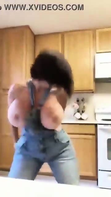 Big Tits Dancing
