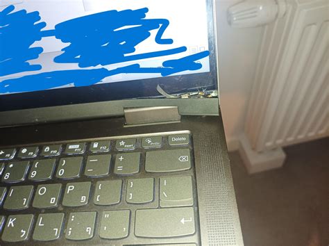 Lenovo Yoga 7i Right Hinge Detached And Broke Screen Rlenovo