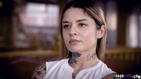 Vanessa Plead Her Pussy To Get Fucked To Get Help VampBambi