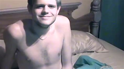 Jovem Acaricia Seu Pau Grande Depois De Chupar Outro Gay Redtube