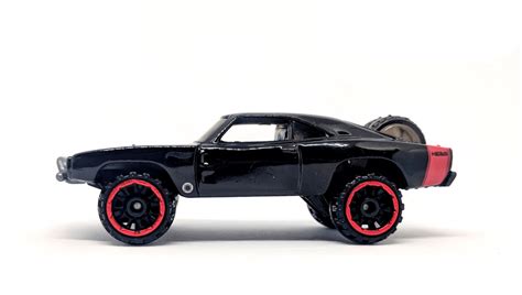 Машинка Базова Hot Wheels 70 Dodge Charger Fast Furious Baja Blazers 1 64 HCV70 Black