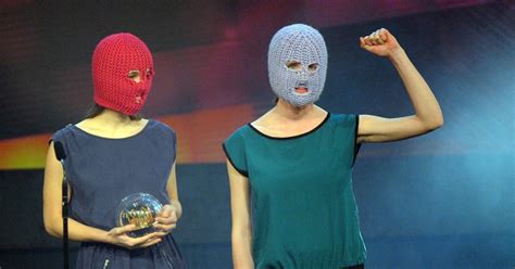 Vrouwen Gearresteerd Na Pussy Riot Imitatie Trouw