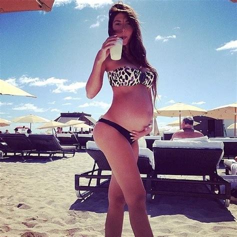 Sexy Beach Belly Porn Pic