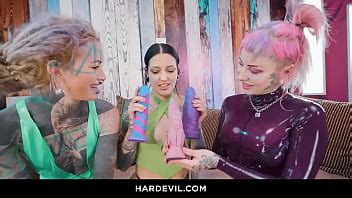 LESBIENNES TATOUÉES GAPING ANAL 3 WAY Anuskatzz Morea Black Kellie Panther XVIDEOS