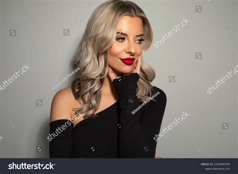 1 322 imágenes de Ash blonde hair Imágenes fotos y vectores de stock Shutterstock