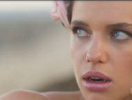 Naked Bruna Linzmeyer in A Força do Querer