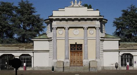 Torino Scambio Lapidi Al Cimitero Lo Scopre Una Vedova Che Fa