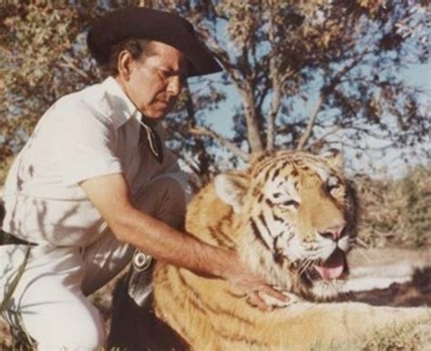 Capitán Carlos Camacho La Vida Del Fundador De Africam Safari