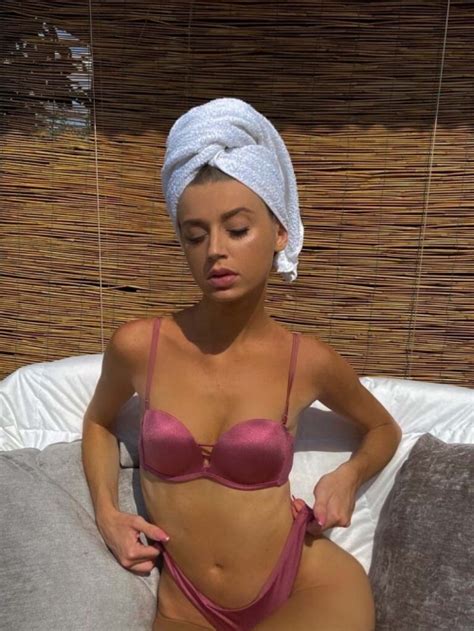 Hot Sexy Veronica Alesci Bikini Pics