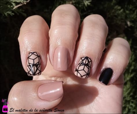El Maletin De La Se Orita Sonso Manicura Nude Geom Trico Negro