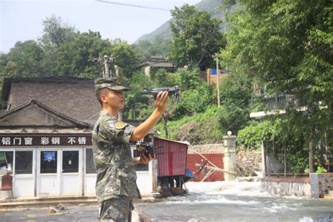 《凤凰网》：江西理工大学学子驰援抗洪救灾 江西理工大学 Jiangxi University Of Science And Technology