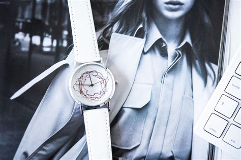 Минимализм по-женски: как выбрать наручные часы | Mesh strap watch ...