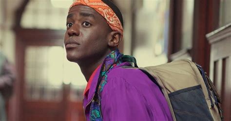 Thức trắng đêm xem phim Sex Education tôi ân hận vì câu nói với con Chuyện này không dành