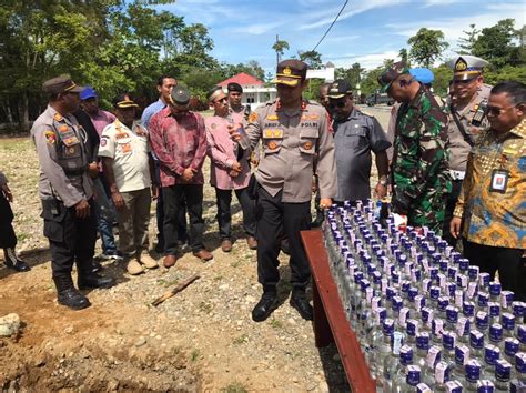 Polres Yahukimo Musnahkan Ratusan Botol Miras Hasil Operasi Cipta