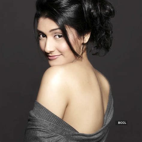 Hot Sexy Ragini Khanna Bikini Pics