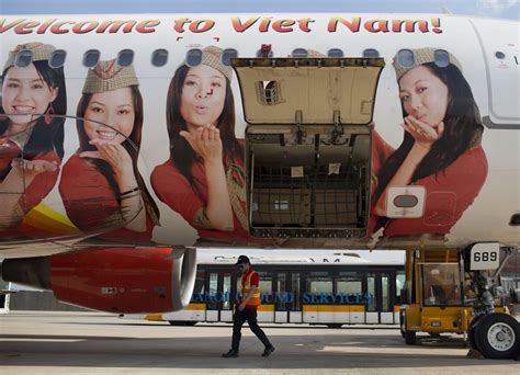 Vietnam S Bikini Clad Carrier Seeks Ipo To Be Emirates Of Asia Bloomberg