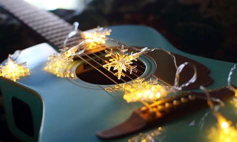 25 Best Country Christmas Songs: Tunes For Your Holiday Playlist