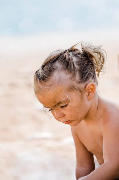 Shirtless girl at beach | Premium Photo