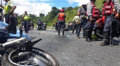 Accidente dejó dos motorizados muertos en la autopista Prados del Este