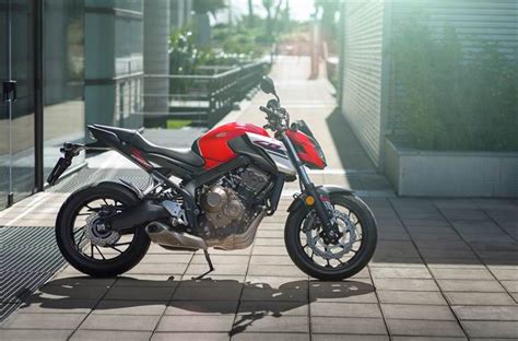 Honda CB F Naked Bike điềm đạm với sức mạnh đáng kinh ngạc