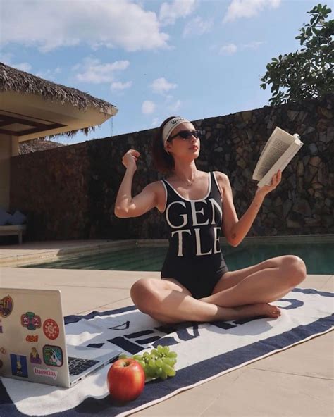 Tú Hảo mách nước cách chọn bikini đón hè cho những cô nàng có vòng 1 khiêm tốn