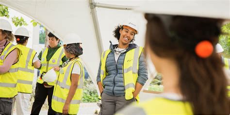 Una Treintena De Mujeres Participan En El Campamento De Construcci N De