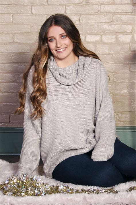 Oversized gray knit sweater for winter outfits. | Grey knit sweater ...