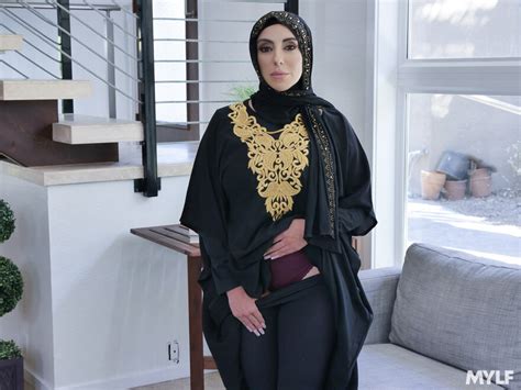 MYLF Kylie Kingston Underneath 206x 05 17 20 Momdrips Kylie Kingston 009 Porn Pic