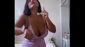 Mais um vídeo da Sil pagando peitinho XVIDEOS