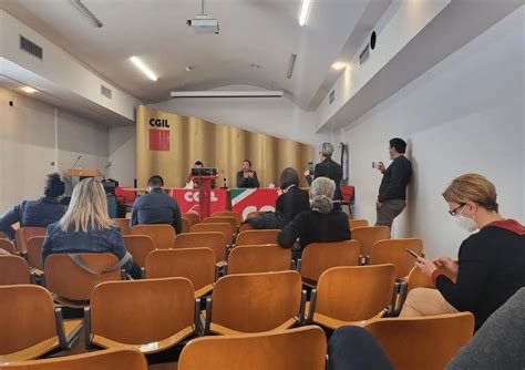 dipendenti supermercato umiliate  pescara cgil vertici conad