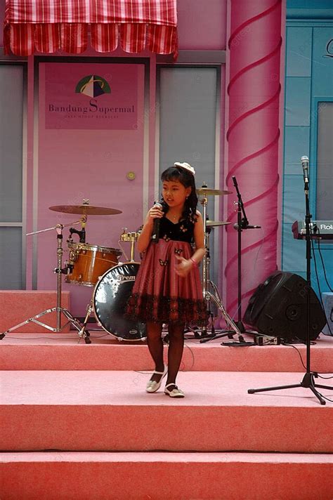 3 Singing Contest Poster Photos Pictures And Background Images For