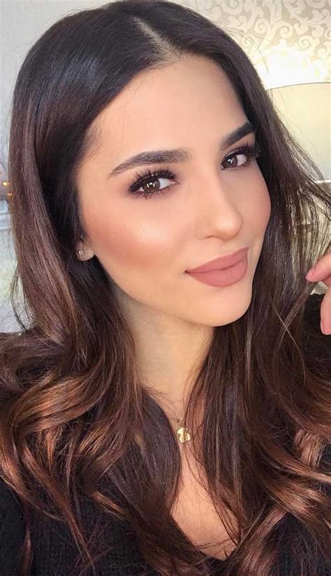 Stunning Makeup Looks Soft Nude Pink Makeup Look With Black Liner