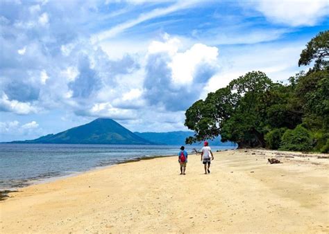 Wisata Pulau Ai Banda Neira