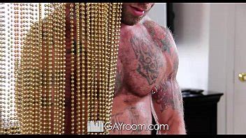 Kory Houston se involucra en un trío sudoroso follando XVIDEOS