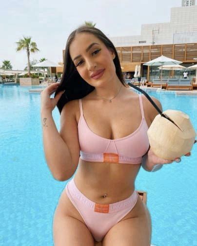 6 Hot Sexy Lea Mary Bikini Pics