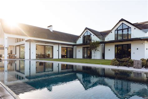 Inside Luxury Real Estate: Celebrity Homes in Fulham 15
