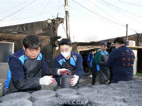 [유통÷나누기 세상＋더하기] BBQ 연탄나눔‧티몬 소방관 돕기 달력 제작 外