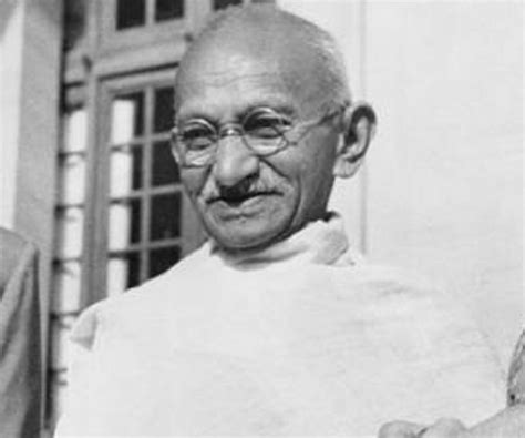 mahatma gandhi biography facts childhood family life achievements