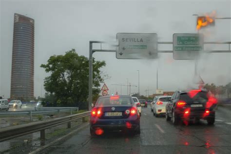 Varias Carreteras Cortadas Y Medio Centenar De Incidencias Por La