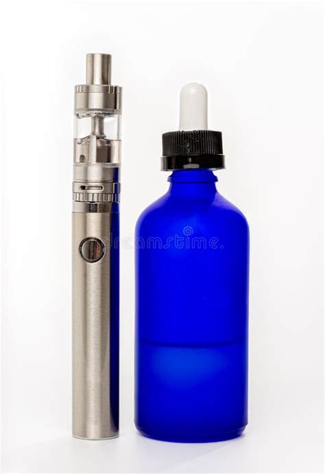 Grote Zilveren Vape E Cig En Dampsap Stock Afbeelding Image Of