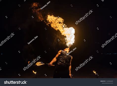 3017 Imágenes De Fire Breathing Man Imágenes Fotos Y Vectores De