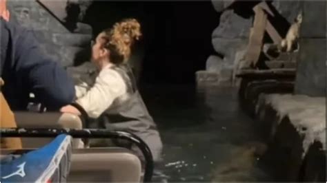 I got stuck on Disneyland Paris ride after it broke down before drop ...