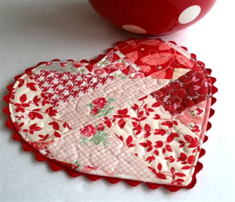 Amy Made That By Eamylove Pattern Launch Be My Valentine Heart Mug Rug