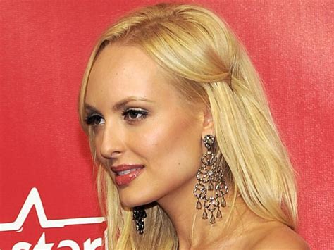 Hot Sexy Shera Bechard Bikini Pics