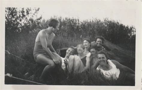 VINTAGE FOTO HÜBSCHE Mädchen im Badedress nude Momentaufnahme er Jahre PicClick UK