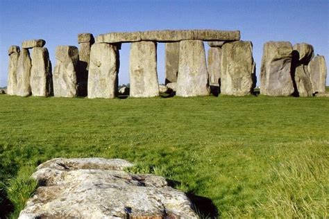 Small Group Day Trip To Stonehenge Glastonbury And Avebury From