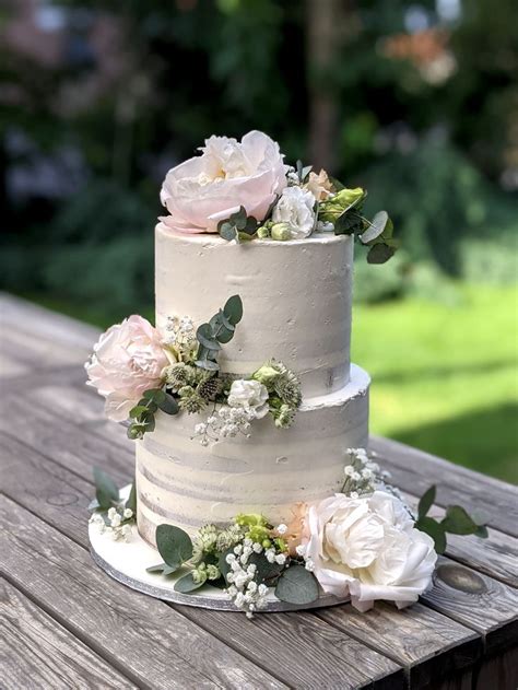 Pin Auf Naked Cake Semi Naked Cake Dripped Cake Dripp Cake