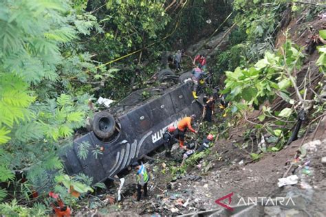 Sopir Mengantuk Jadi Penyebab Bus Masuk Jurang Di Tasikmalaya Antara