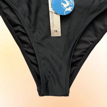 Traje de baño negro bikini de Cupshe de segunda mano GoTrendier